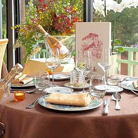 La Treille Hotel
